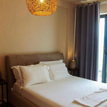 Azar Luxury Suites Vlorë Eksteriør billede