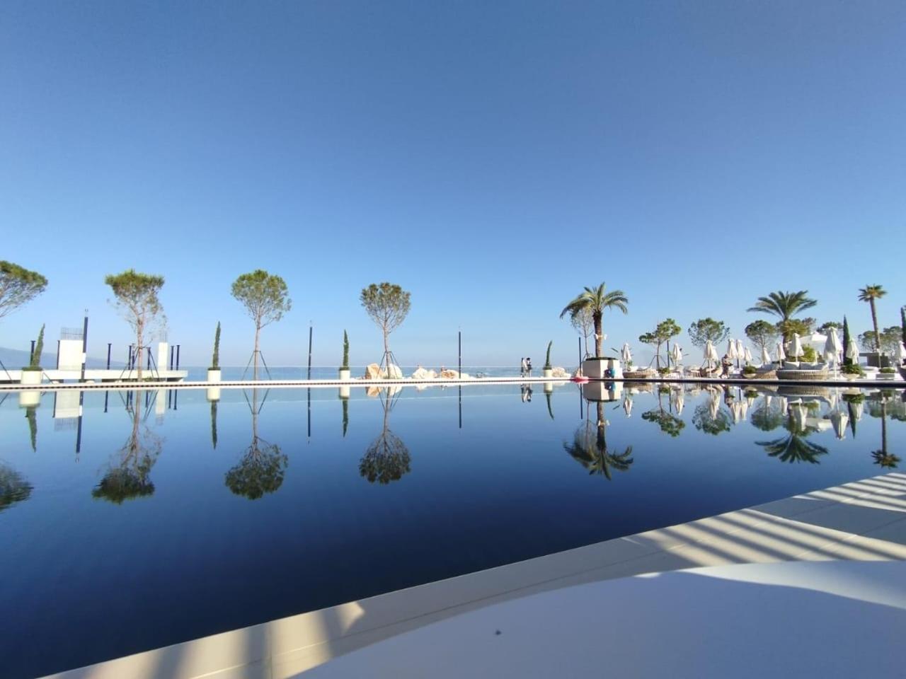 Azar Luxury Suites Vlorë Eksteriør billede