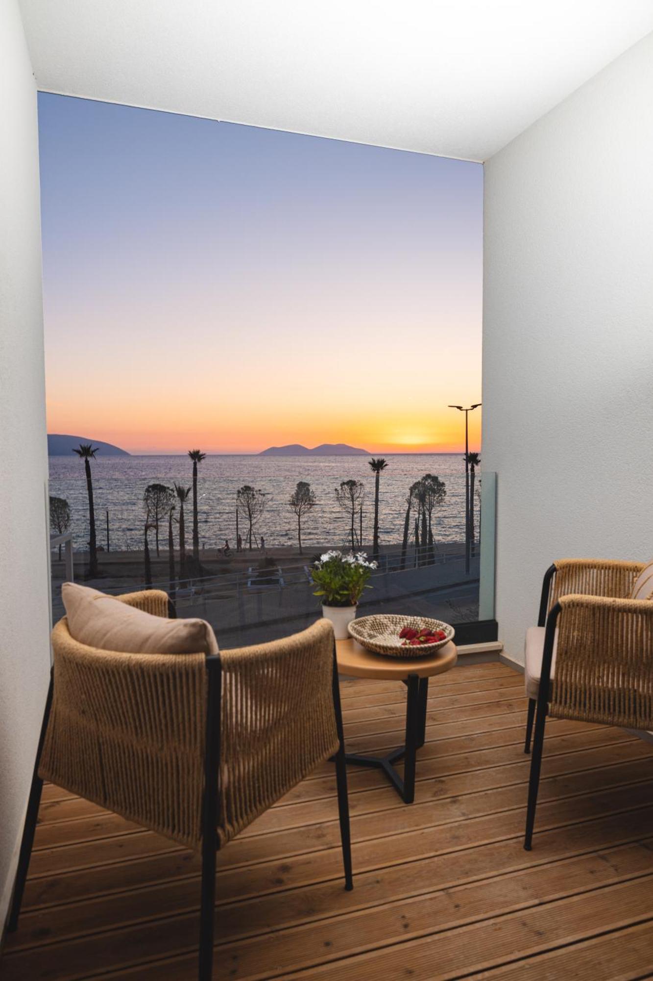 Azar Luxury Suites Vlorë Eksteriør billede