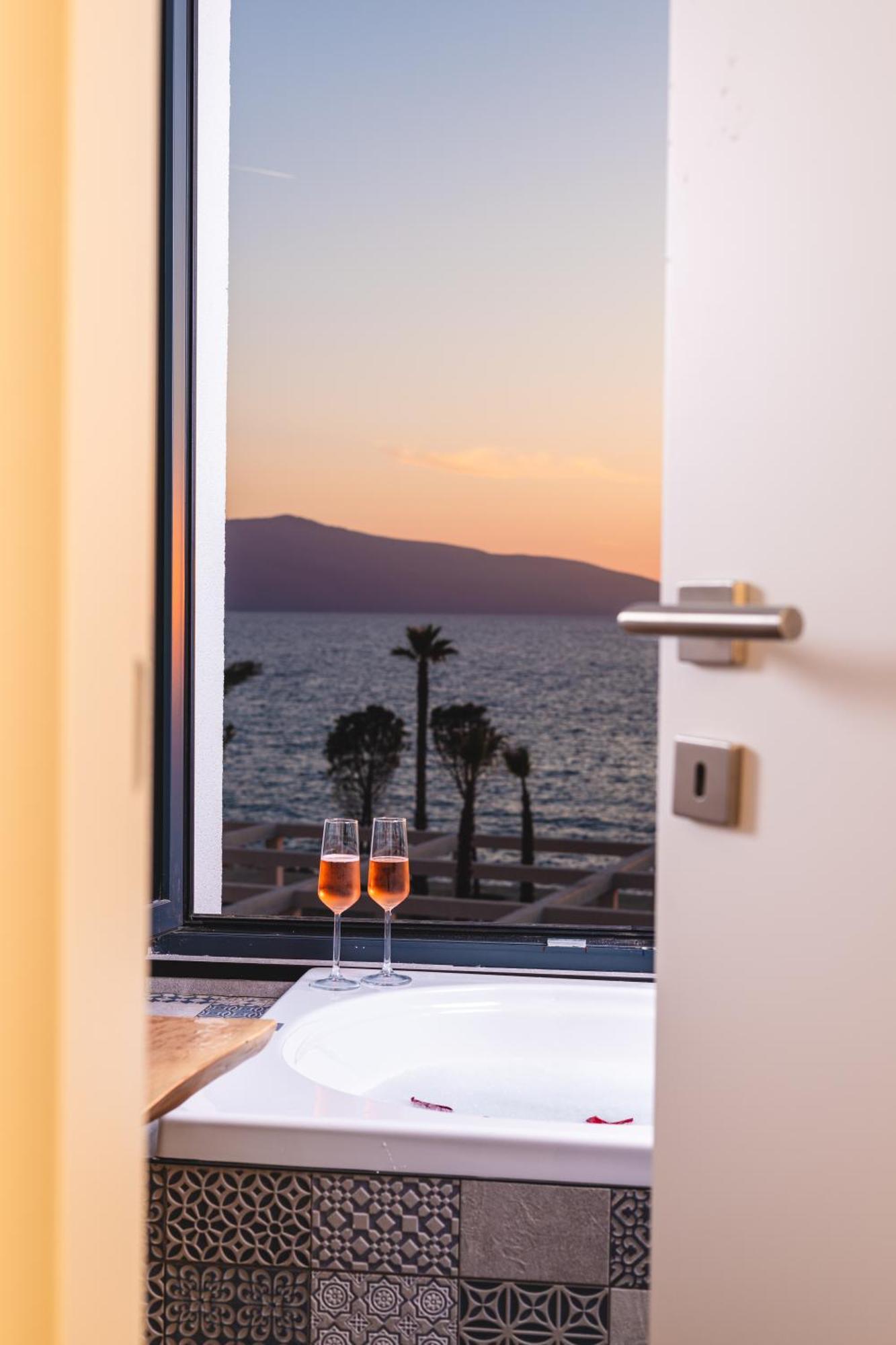 Azar Luxury Suites Vlorë Eksteriør billede