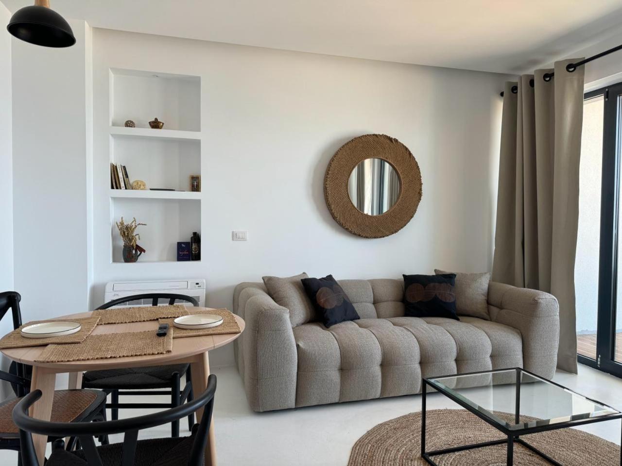 Azar Luxury Suites Vlorë Eksteriør billede