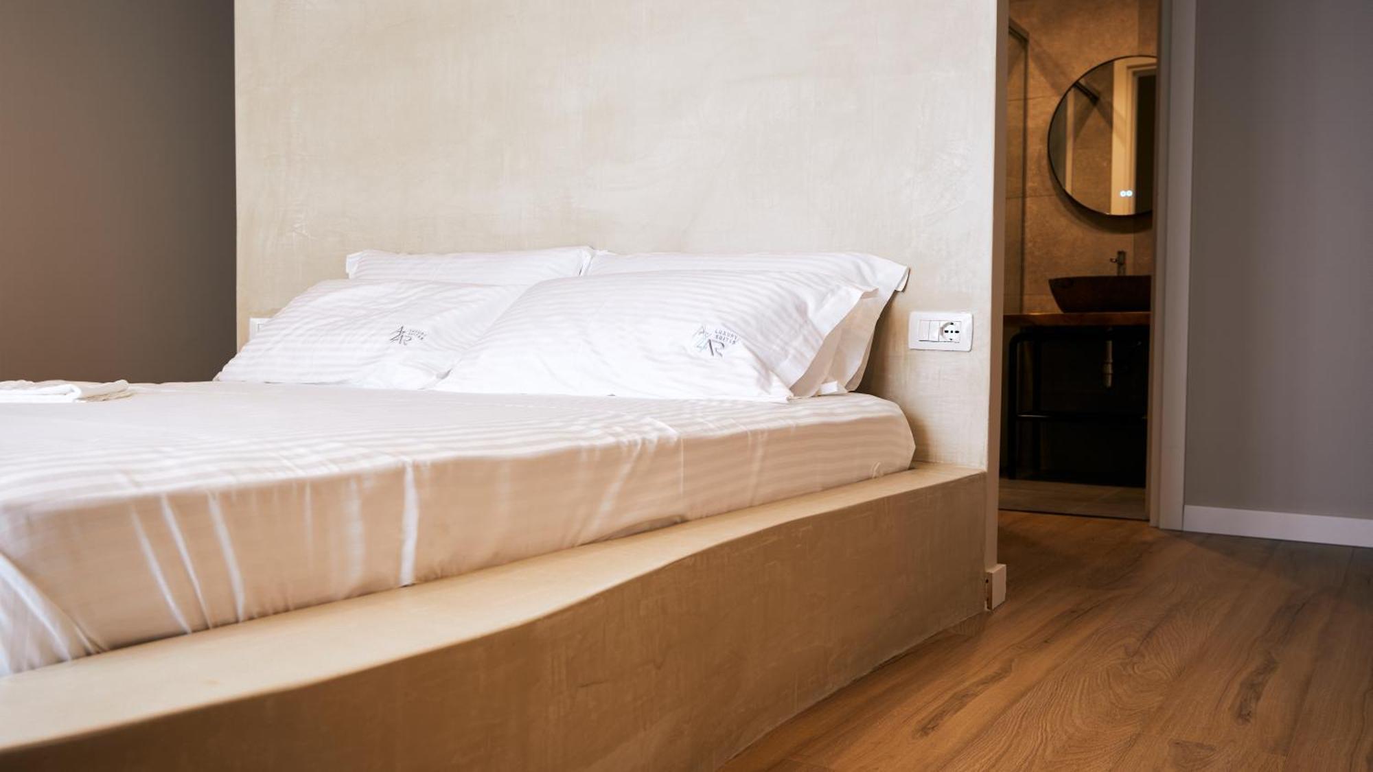 Azar Luxury Suites Vlorë Eksteriør billede