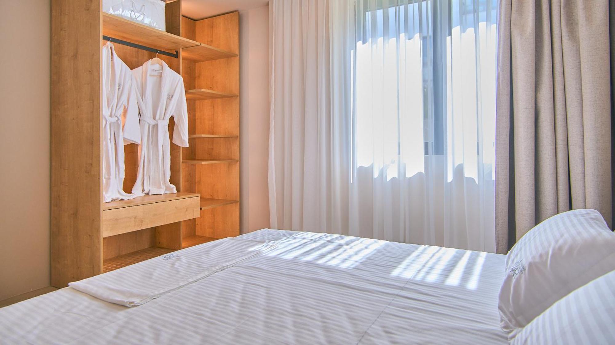 Azar Luxury Suites Vlorë Eksteriør billede