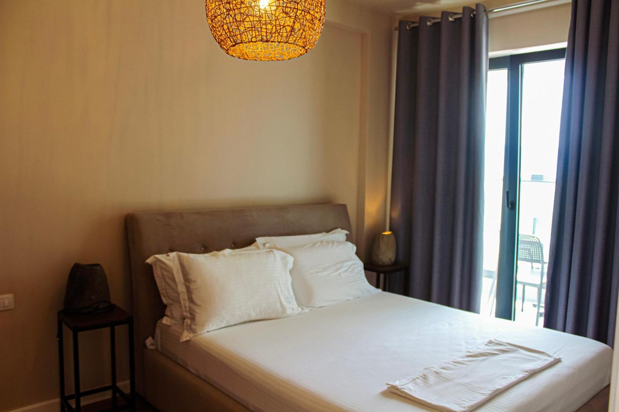 Azar Luxury Suites Vlorë Eksteriør billede