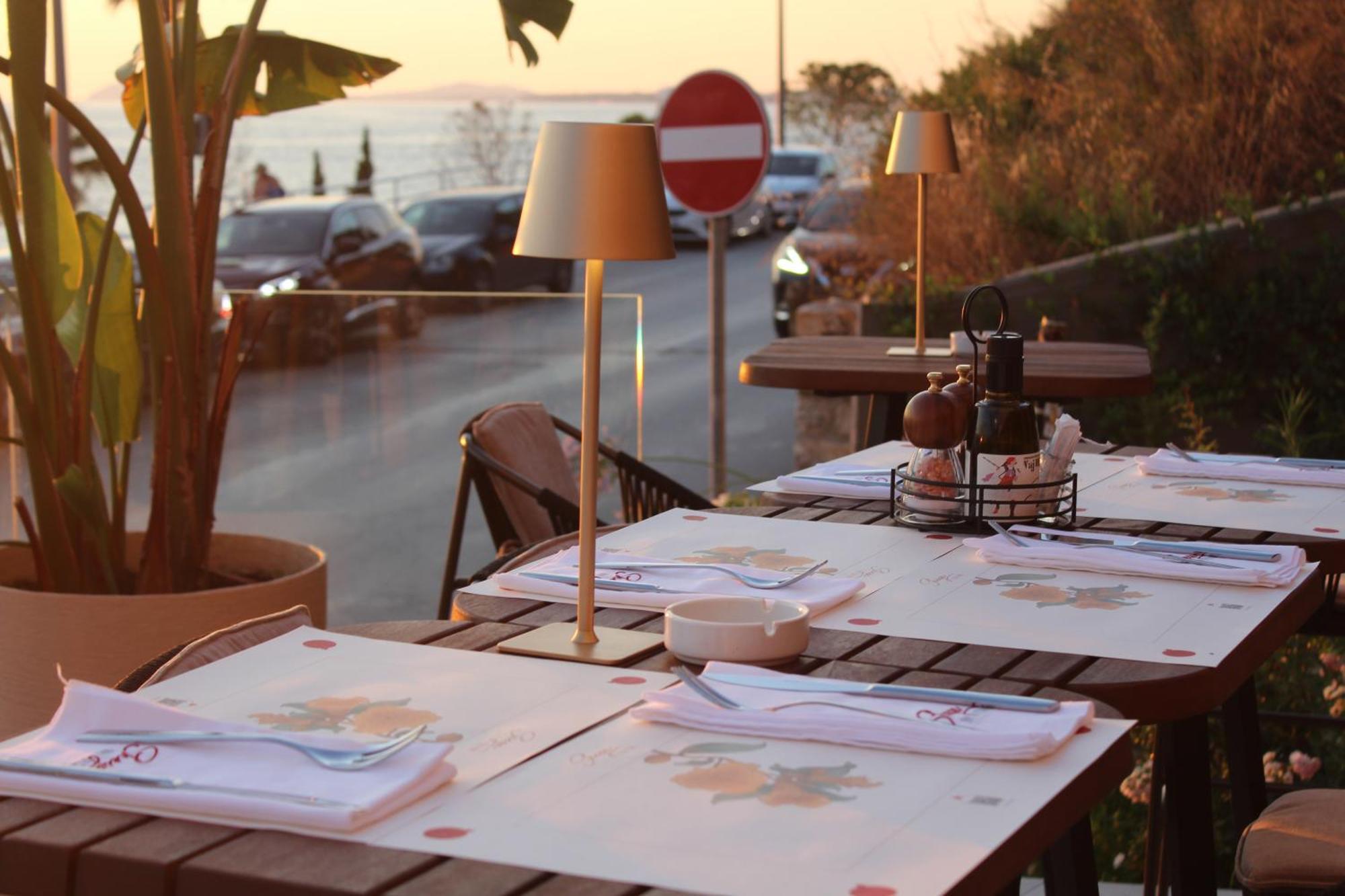 Azar Luxury Suites Vlorë Eksteriør billede